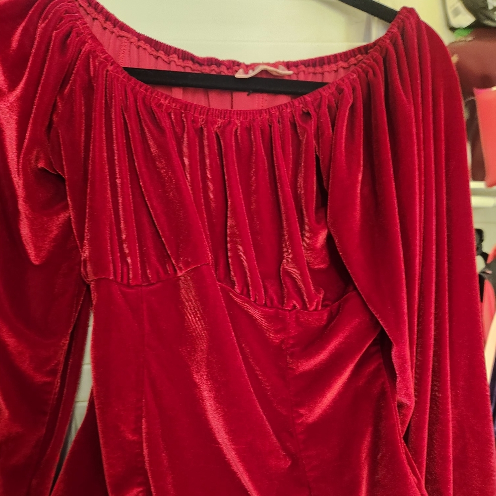 Swann top red velvet